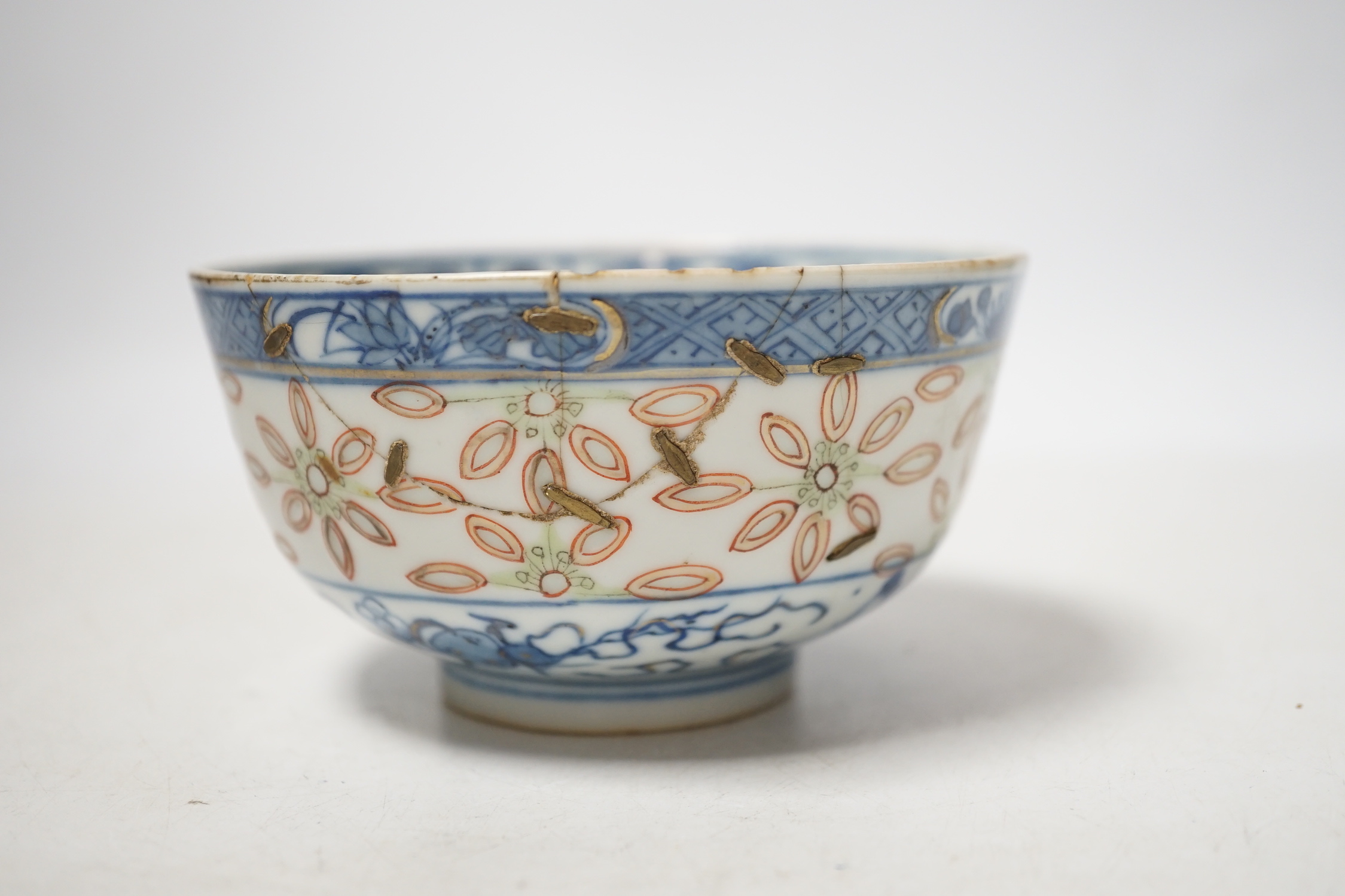 A Chinese blue and white bowl with iron red, 12cm in diameter
